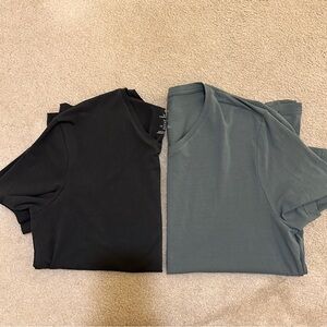 H&M MEN’s VNECK 2 FOR 1 LIKE NEW